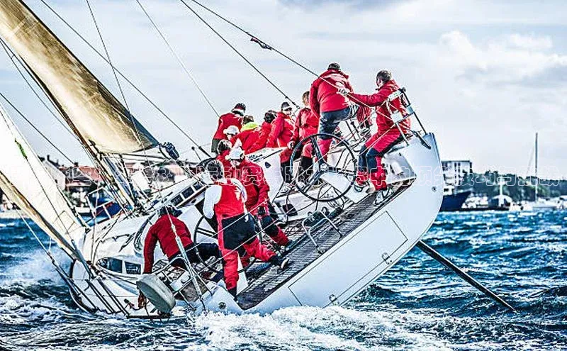 极限跃空：年度极限运动赛事跳水比赛中的顶尖技巧与挑战